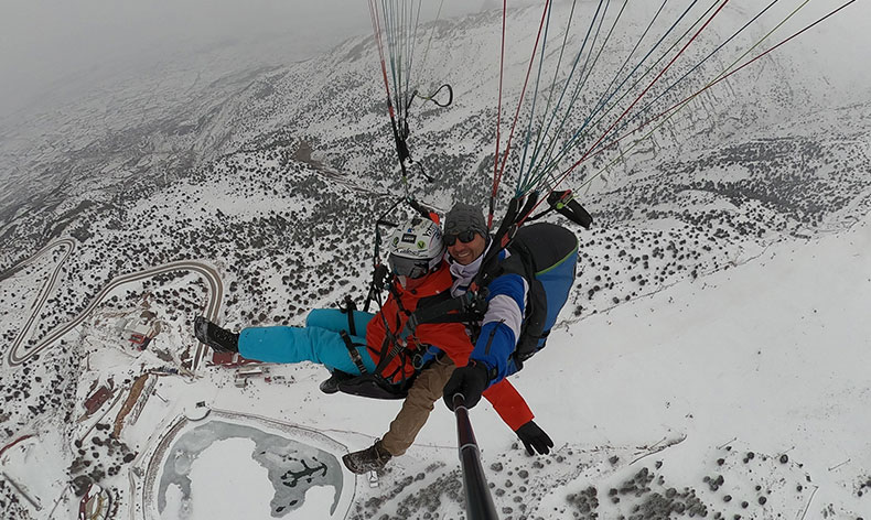 Adrenalin dolu ‘göl manzaralı’ yamaç paraşütü