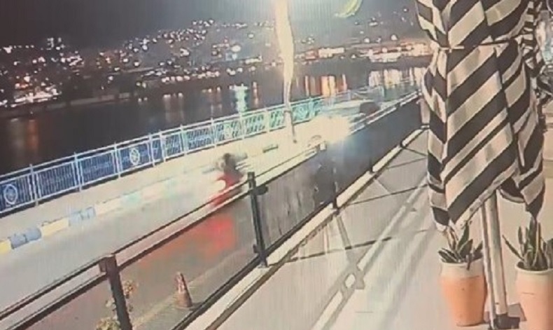 Kaza yapan motosiklet sürücüsü yaşam savaşı veriyor