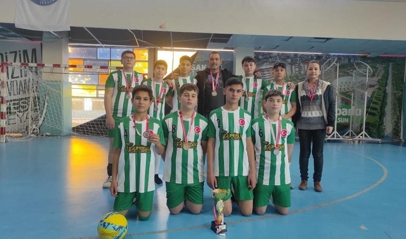 Sarıgöl ortaokullarından voleybolda büyük başarı
