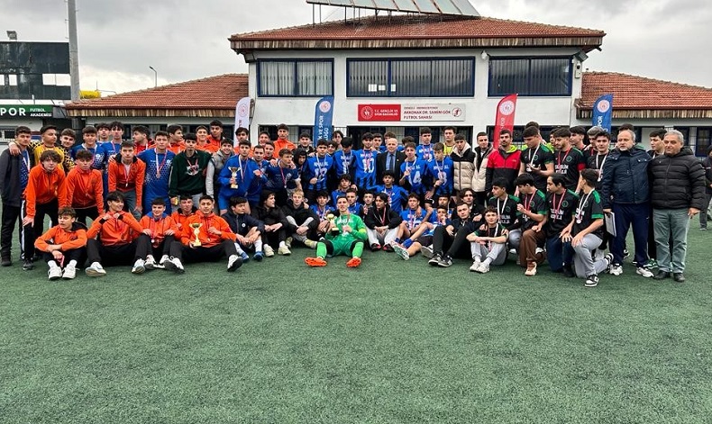 Okullar arası futbol turnuvasında şampiyonlar belli oldu