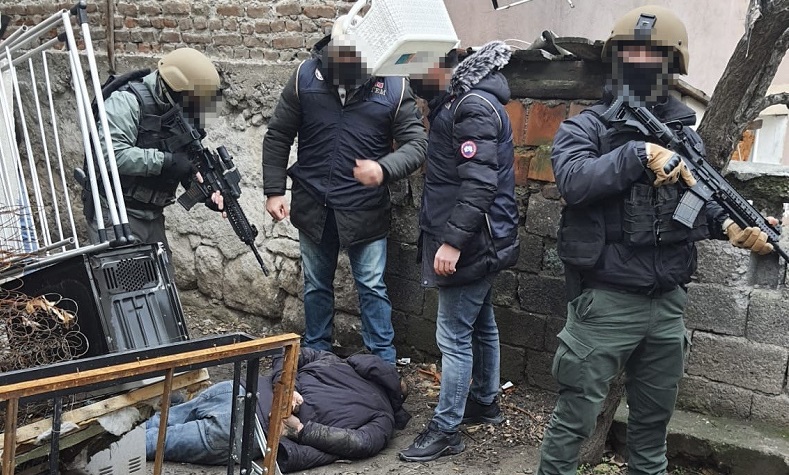 Kırmızı bültenle aranan DEAŞ üyesi yakalandı
