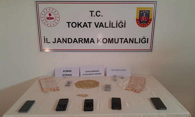 Jandarma Komutanlığından uyuşturucu ve silah operasyonu