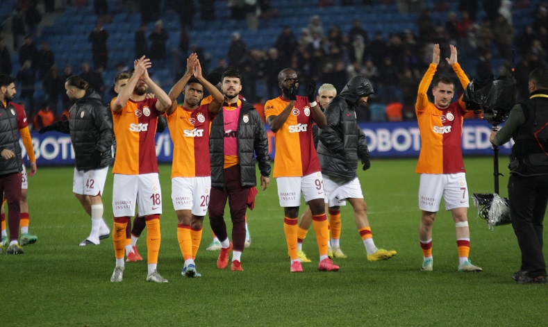 Galatasaray, Fenerbahçe ile puanları eşitledi