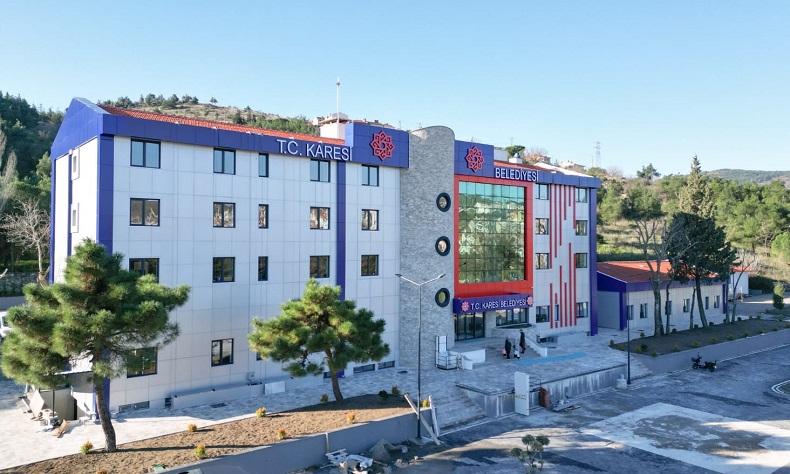 Karesi belediyesi yeni binasına taşındı