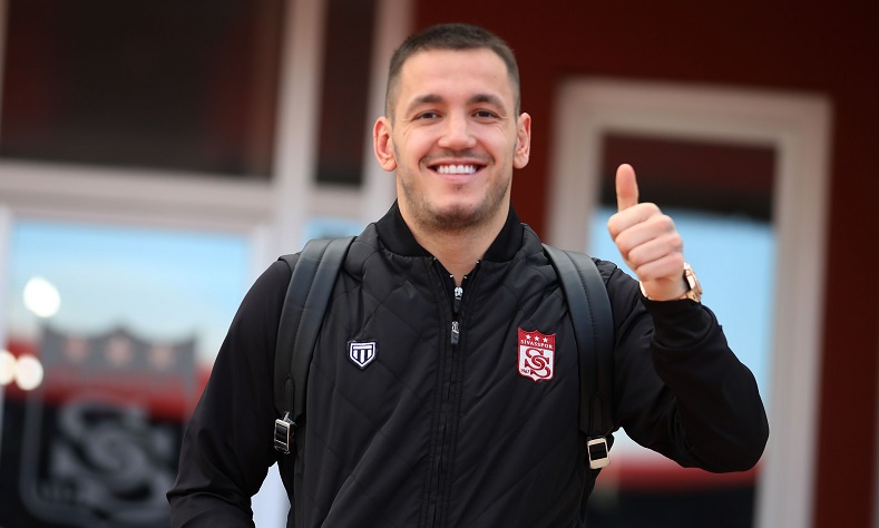 Sivasspor kafilesi 7 eksikle Antalya’da
