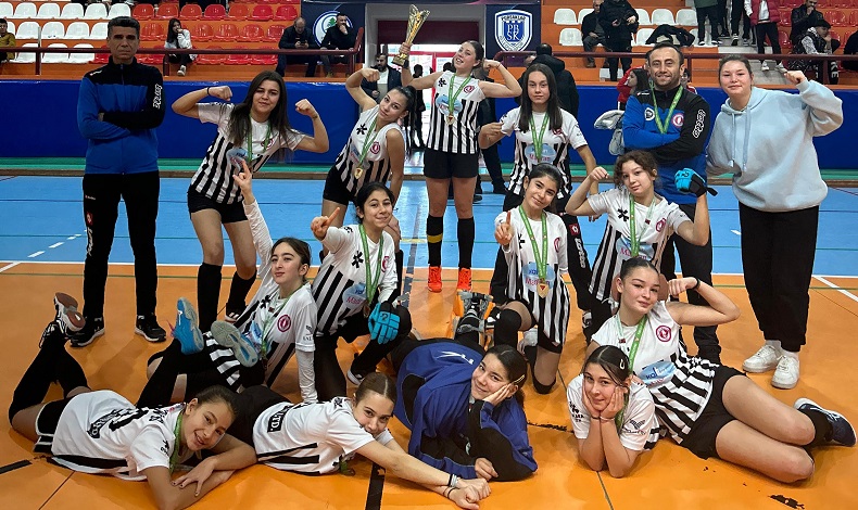 Muğla Hokey takımı kupaya doymuyor