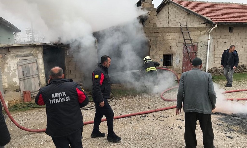 Soba kovasındaki ateş evin müştemilatını yaktı
