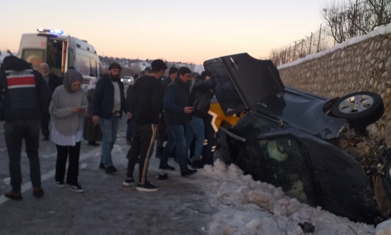 Bingöl’de otomobil takla attı: 5 yaralı