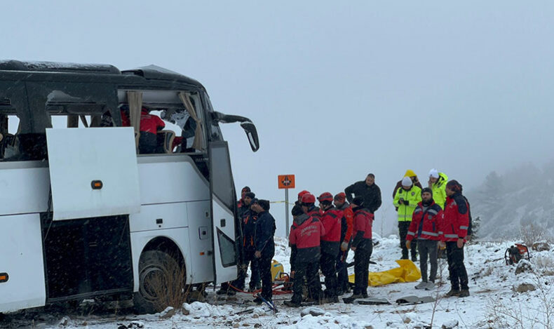 Kars’ta zincirleme kaza: 2 ölü 8 yaralı