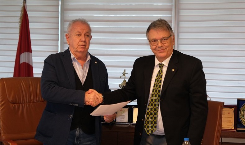 Bursaspor Başkan Adayı Raşit Barışıcı Listesini Divan’a Sundu