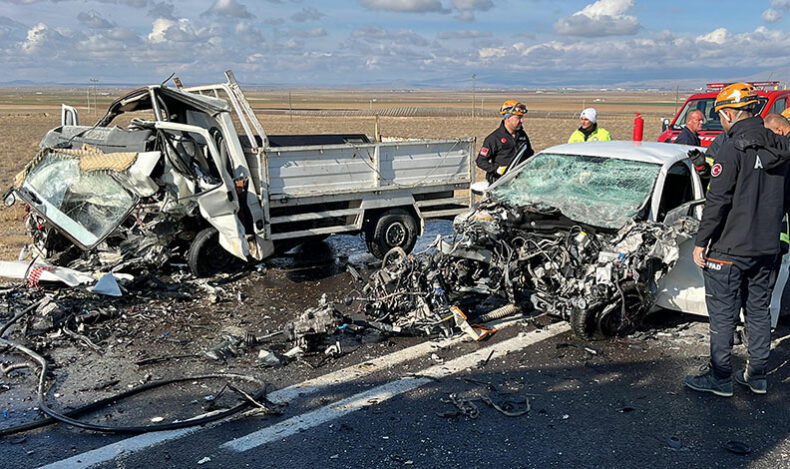 Niğde’de feci kaza: 1 ölü, 2 ağır yaralı