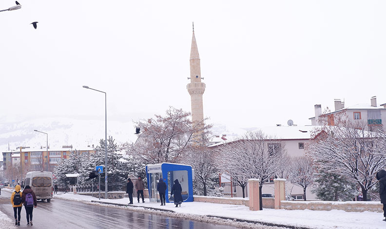 Erzurum güne karla uyandı
