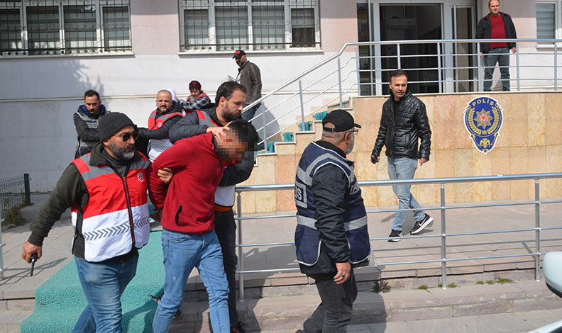 Kayınpederini satırla öldüren damat tutuklandı