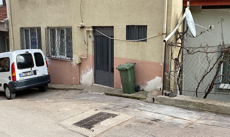 Bursa’da annesiyle tartışan üvey babasını kalbinden bıçakladı