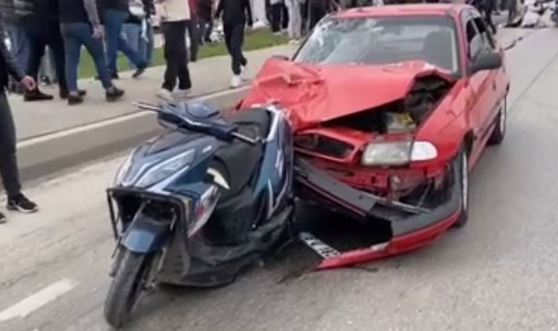 Bursa’da otomobil motosiklete çarptı: 3 yaralı