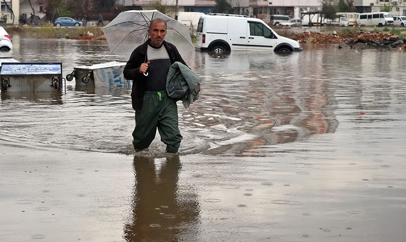 Selden etkilenen vatandaşlar komşularına sığındı