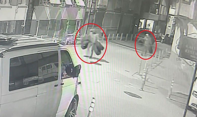 Bursa’da tarihi konaktan eşya çalan hırsızlar kamerada