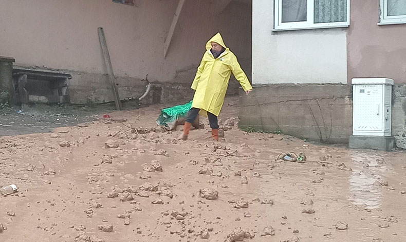 Artvin’de şiddetli yağışlar taşkınlarına neden oldu