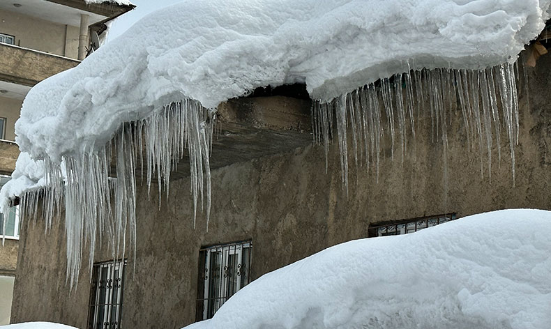 Yüksekova’da Sibirya soğukları