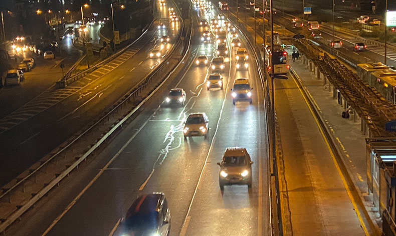 Okulların açılmasıyla trafik yoğunluk oluştu