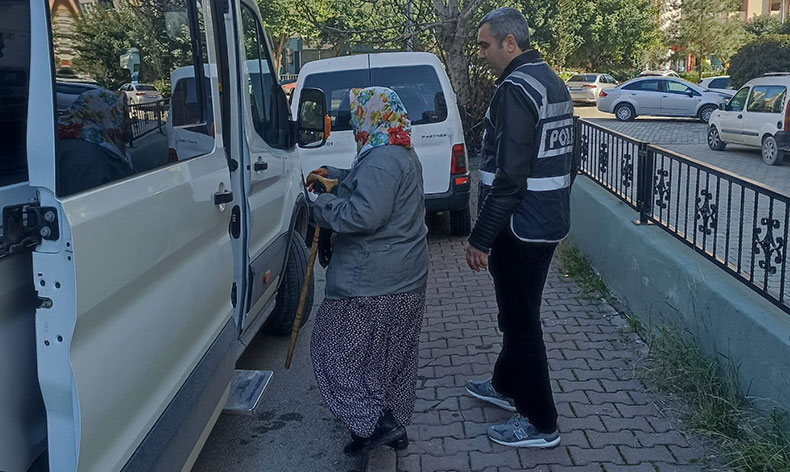 Camilerde dilenen kadınlar gözaltına alındı