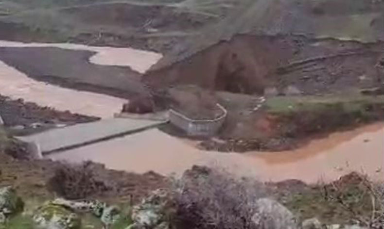 Yağış nedeniyle sulama barajı patladı