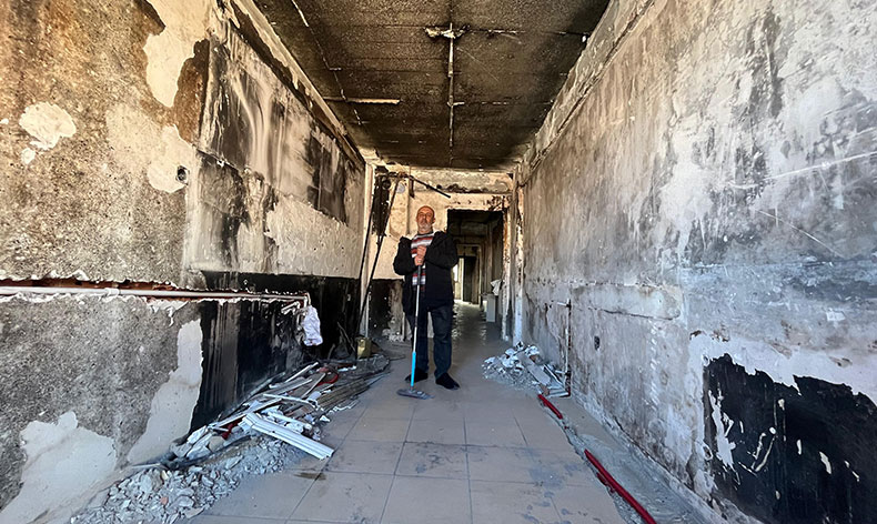 Evi yanan engelli adam yardım bekliyor