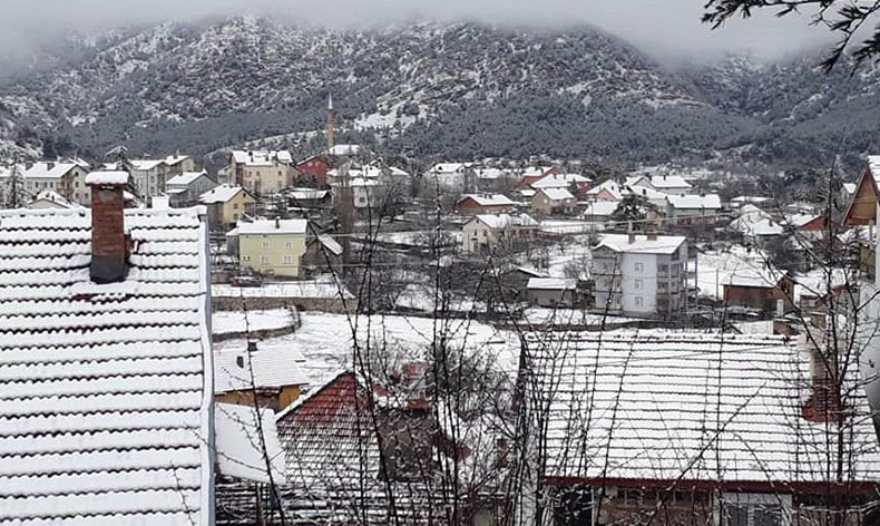 Konya’nın üç ilçesi beyaza büründü
