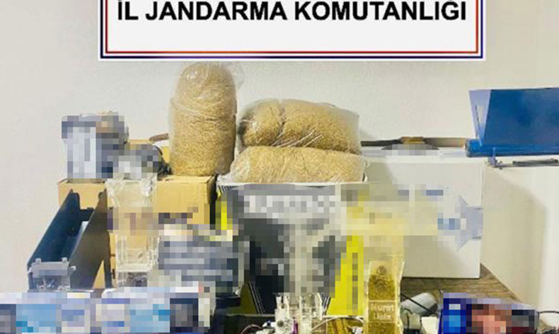 Evde kaçak sigara üretimine operasyon