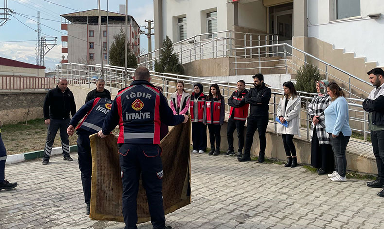 Iğdır Belediyesinden yangın söndürme eğitimi