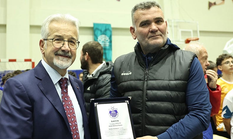 Nilüfer Belediyesi amatör sporcuların yanında