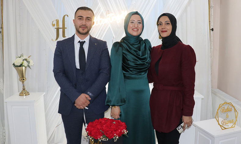 Bir yıl sonra buruk nişan töreni