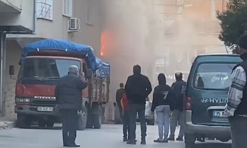 Bursa’da binanın 2. katı alev alev yandı