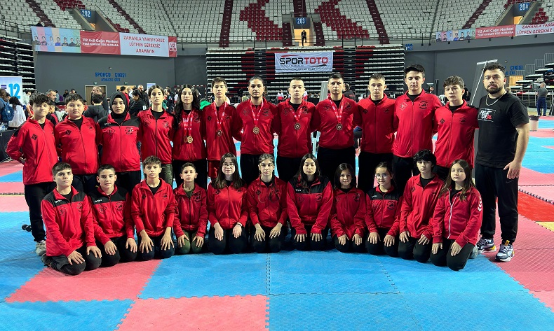 Denizlili Kick Boks takımı 2 Türkiye şampiyonluğu aldı