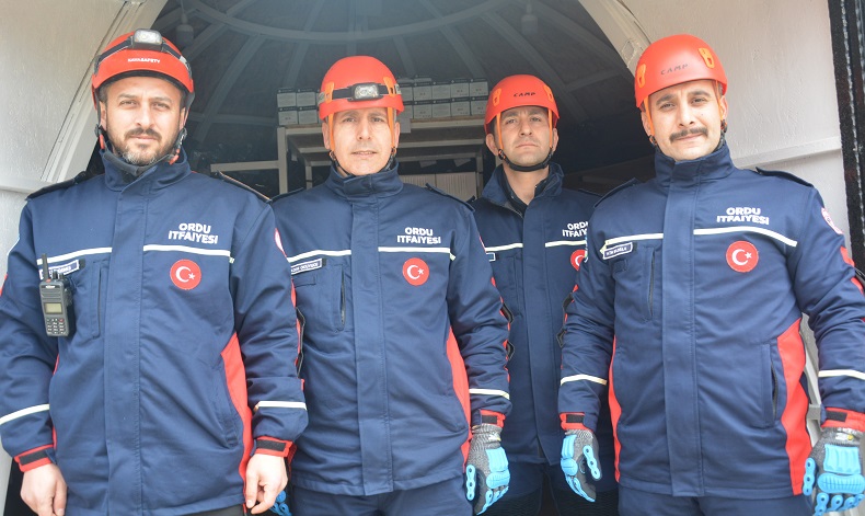 İtfaiye ekipleri depremini anlatırken duygulandı