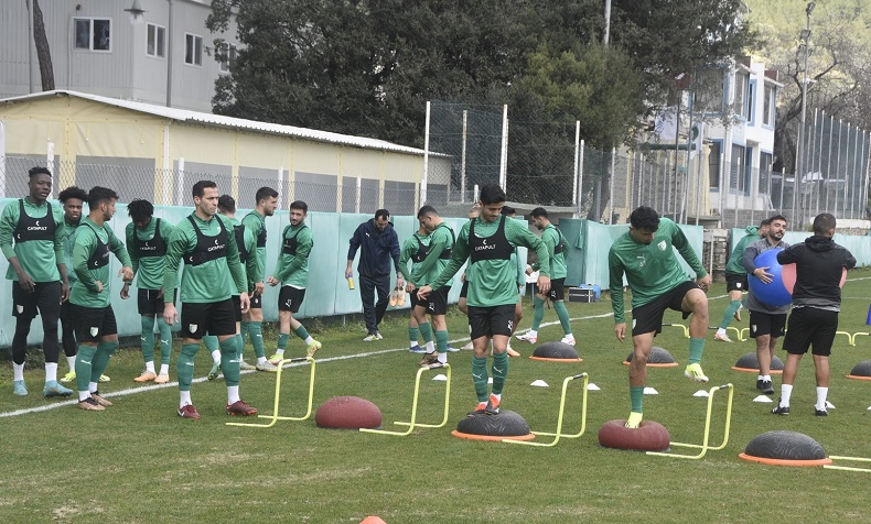 Bodrum Futbol Kulübü Teknik DirektörÜ İsmet Taşdemir: “Play-off’taki yerimizi sağlamlaştırmanın derdindeyiz”