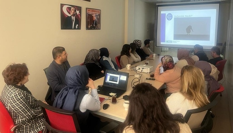 Aile Destek Merkezi’nde bağımlılık eğitimi verildi