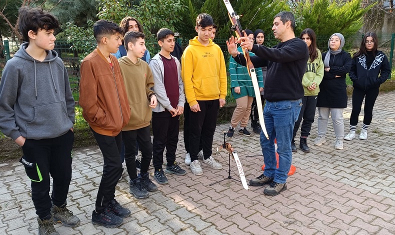 Siirt’te gezi spor aracı ve eğitmenler öğrencilerle buluşuyor