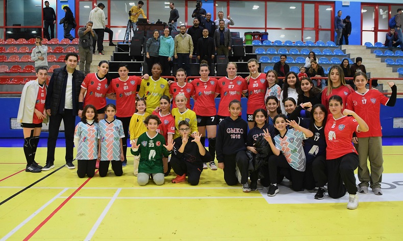 Konyaaltı yarı finalde