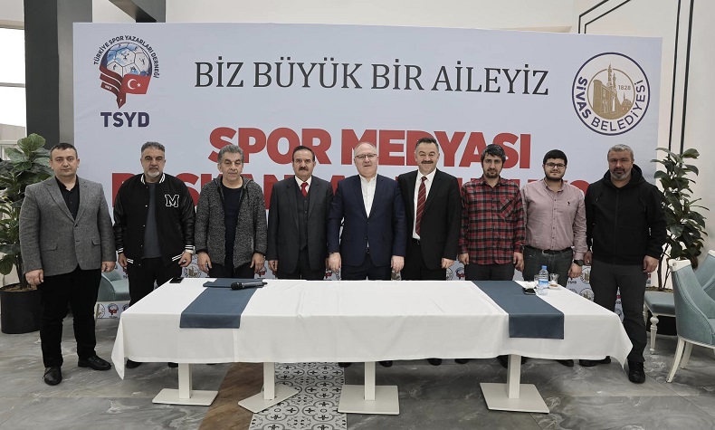 Sivas Belediye Başkanı Hilmi Bilgin’den Sivasspor’a bin 158 kombine desteği