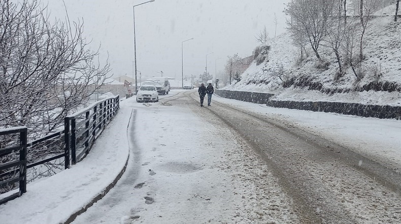 Tunceli’de kar yağışı etkili olmaya başladı