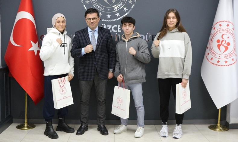 Başarılı sporcular Yazıcı ile bir araya geldi