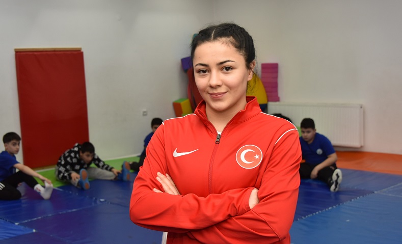 Başak Duman Afyon yolcusu