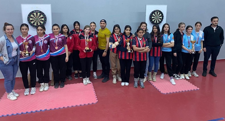 Dart Gençler-Yıldızlar Müsabakalarında Hedefi 12’den vurdular