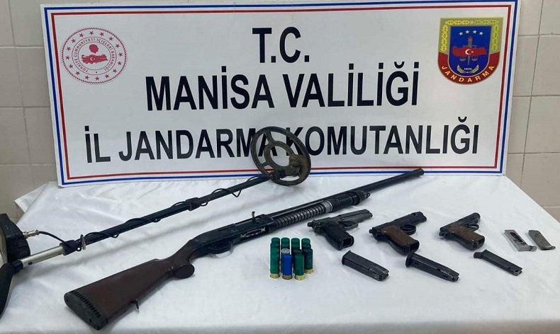 Ruhsatsız tabanca ve tüfekler ele geçirildi
