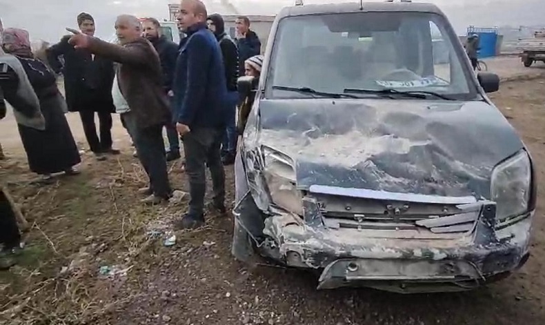 Ağrı’da kontrolden çıkan araç duvara çarptı