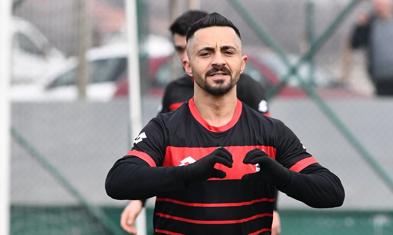 Emrecan Tepedaş 16 maçta 33 gol attı