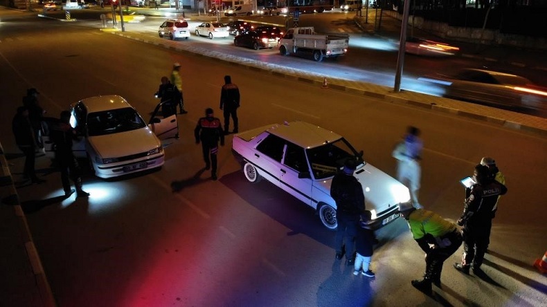 Silah ve uyuşturucu madde ele geçirildi