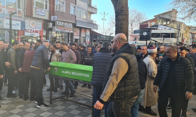 Tartıştığı kişi tarafından kalbinden bıçaklanarak öldürülen adam toprağa verildi