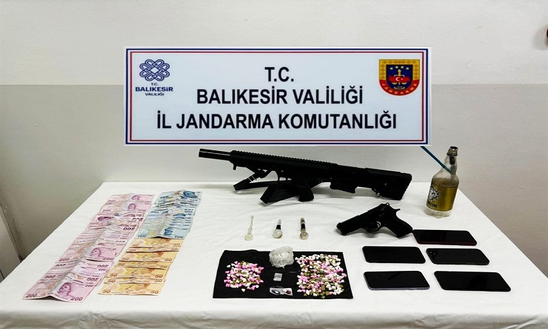 Jandarmadan uyuşturucu tacirlerine operasyon